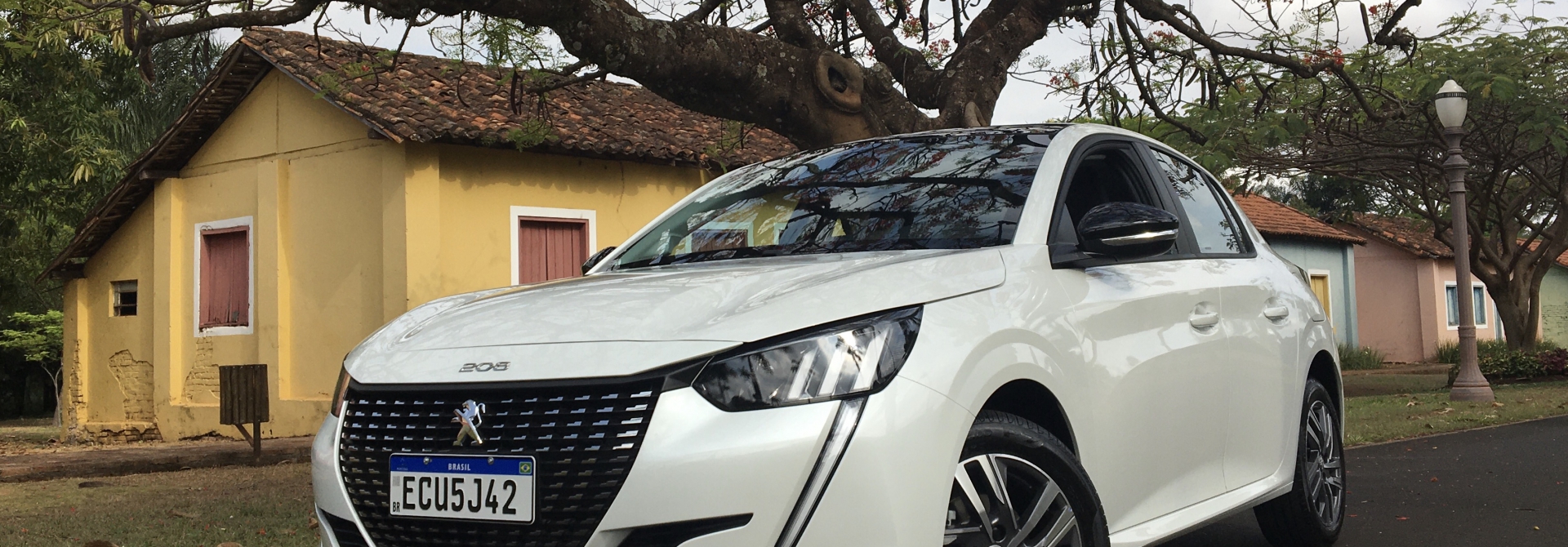 Novo 208 inova em estilo e tecnologia