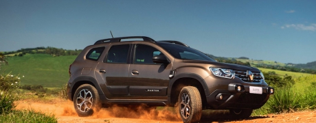 Duster 2021 muda no visual e amplia tecnologias 