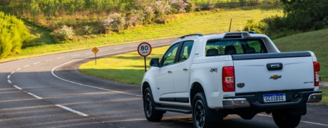 S10 traz internet a bordo e novo visual