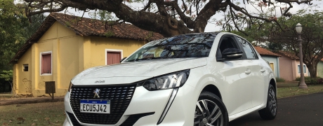Peugeot 208 de visual novo e global